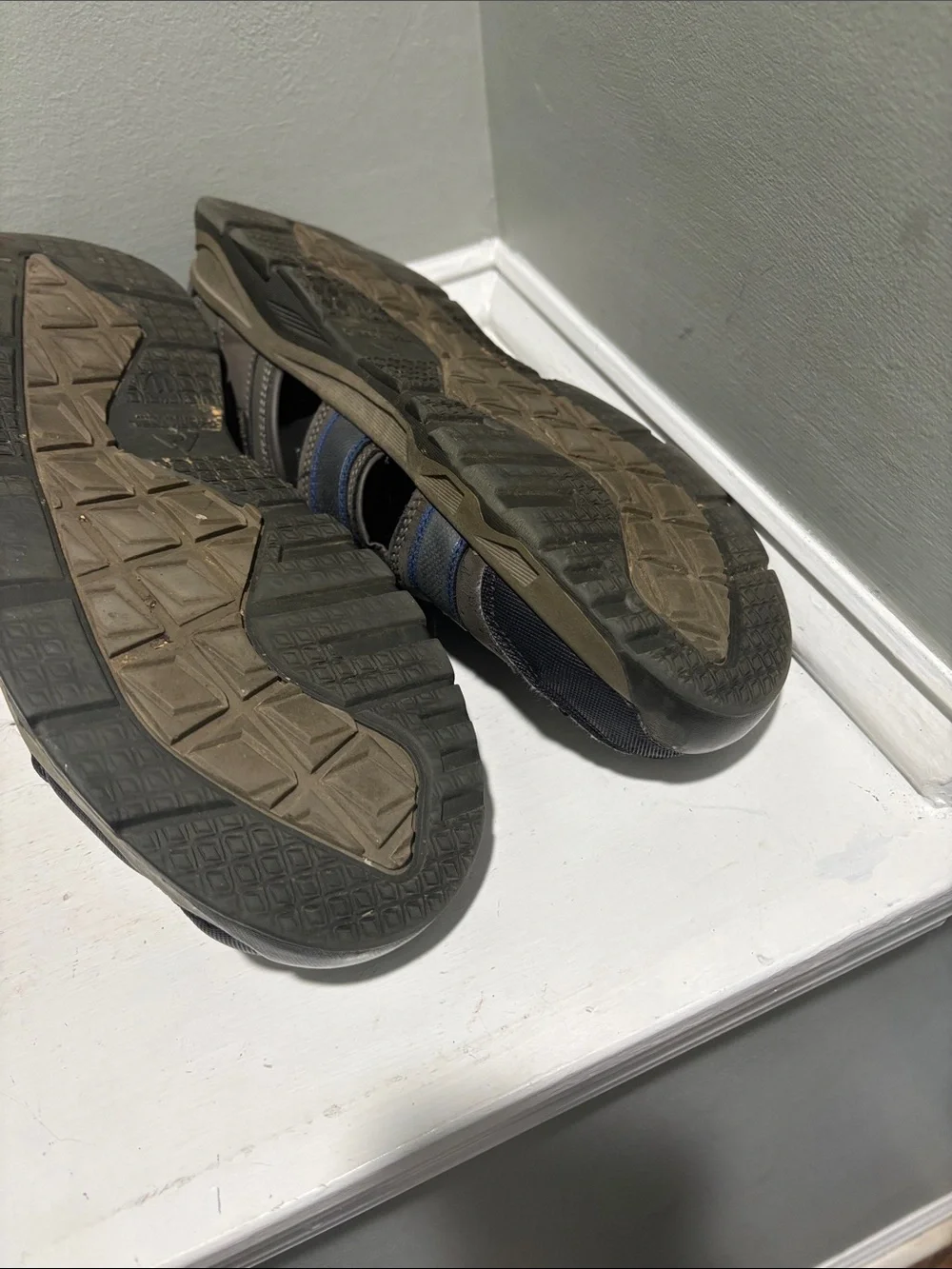 Ozark Trail Men’s Outdoor Closed-Toe Sandals in Brown and Black-size 11